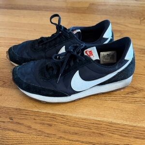 Nike Black and White Retro Sneakers - used